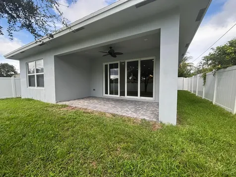 127 NW 9th Avenue Delray Beach FL 33444