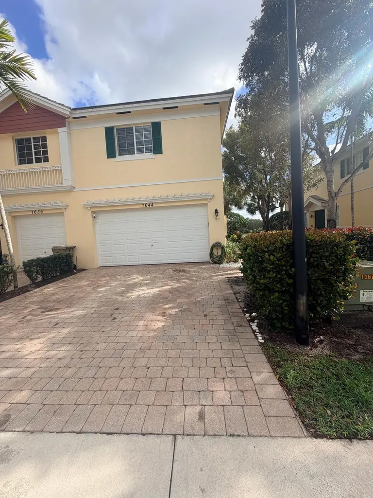 7644 Foxcroft Lane Davie FL 33328