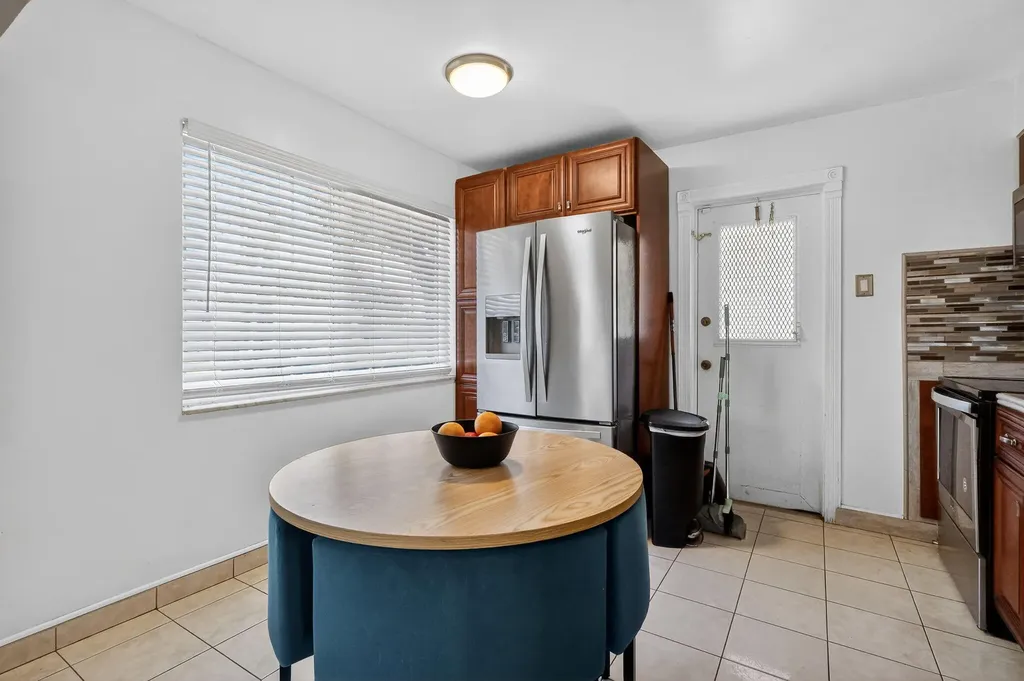 708 SW 7th Avenue Hallandale Beach FL 33009