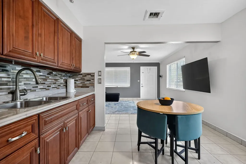 708 SW 7th Avenue Hallandale Beach FL 33009