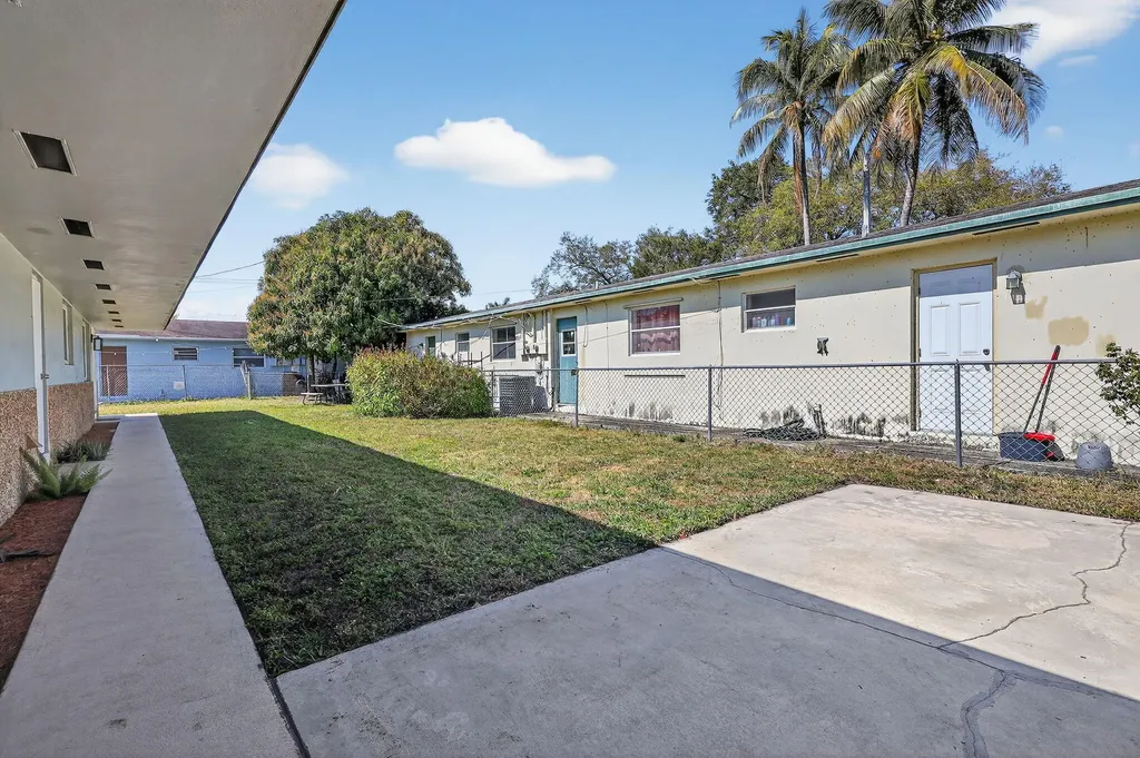 708 SW 7th Avenue Hallandale Beach FL 33009