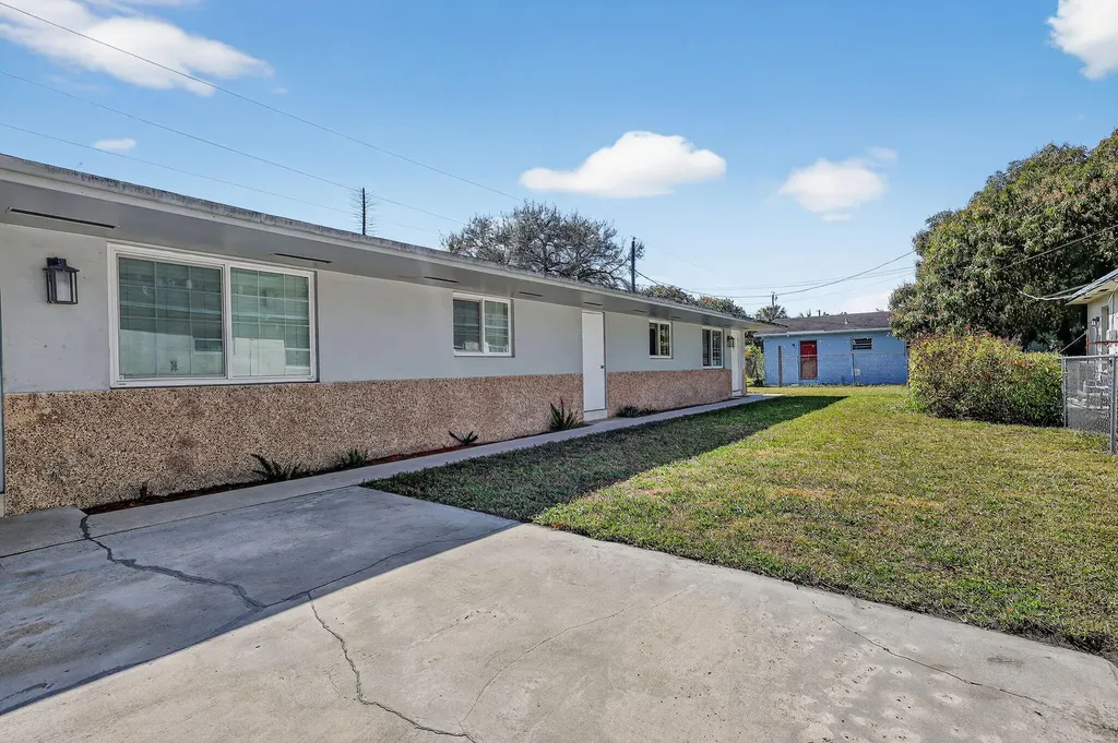 708 SW 7th Avenue Hallandale Beach FL 33009