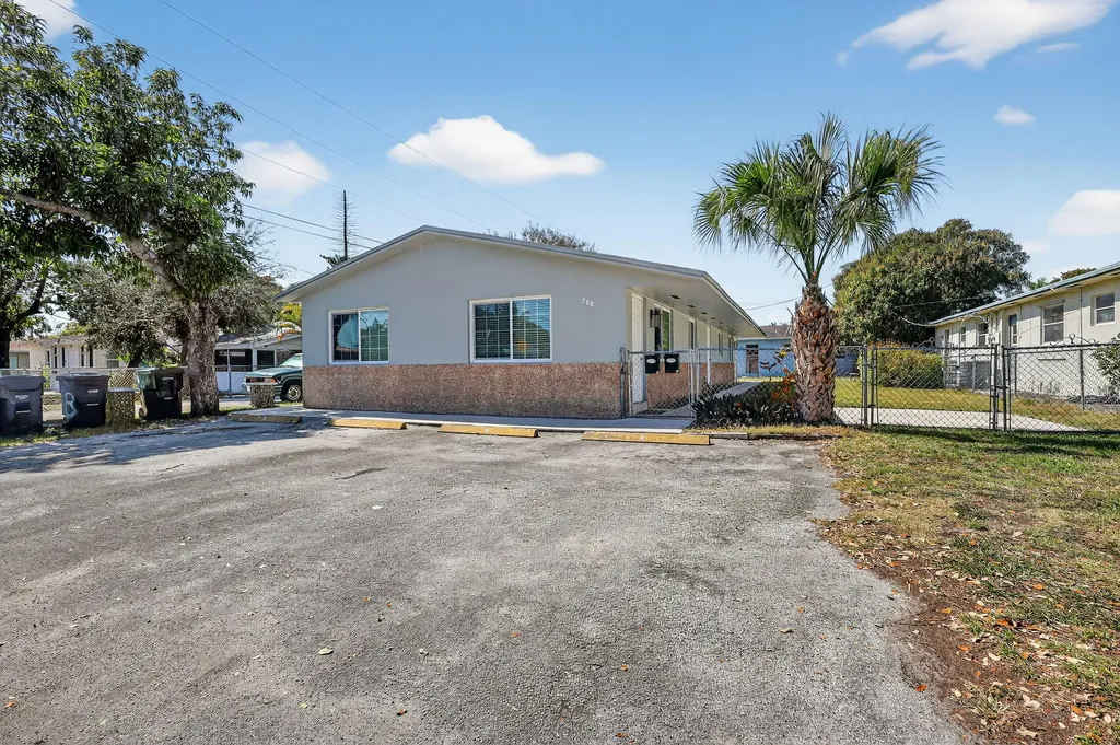 708 SW 7th Avenue Hallandale Beach FL 33009
