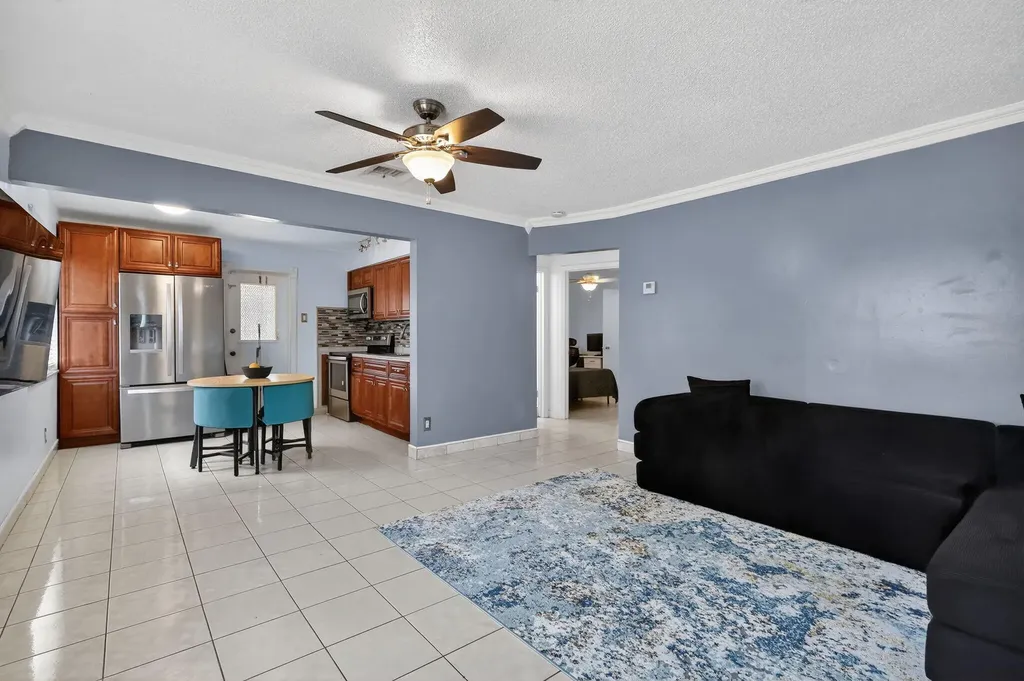 708 SW 7th Avenue Hallandale Beach FL 33009