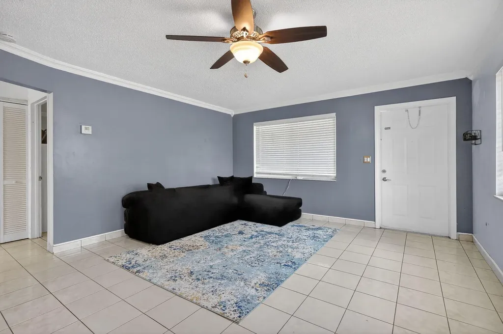708 SW 7th Avenue Hallandale Beach FL 33009
