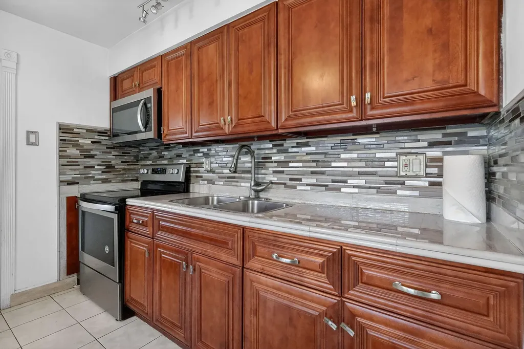 708 SW 7th Avenue Hallandale Beach FL 33009