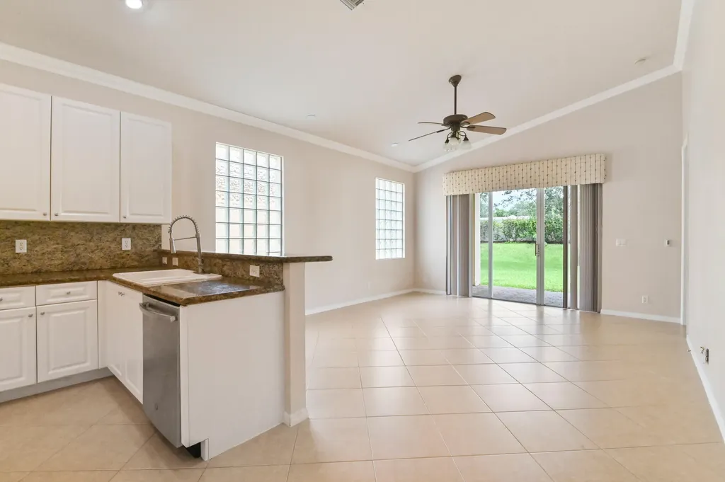 7073 Via Leonardo Lake Worth FL 33467