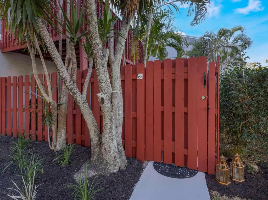 7 Crossings Circle Boynton Beach FL 33435