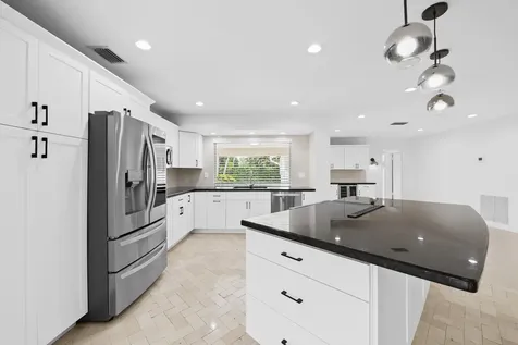 5660 SW 9th Street Plantation FL 33317