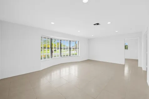 5660 SW 9th Street Plantation FL 33317