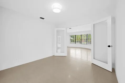 5660 SW 9th Street Plantation FL 33317