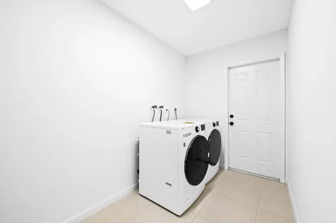 5660 SW 9th Street Plantation FL 33317