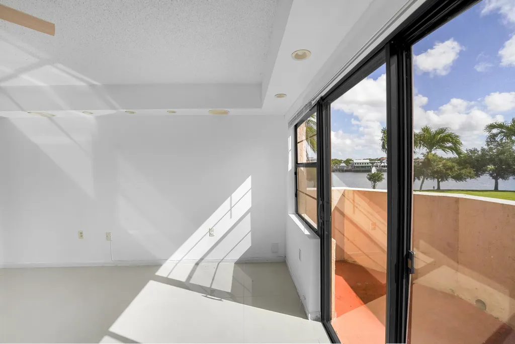 6654 Villa Sonrisa Drive Boca Raton FL 33433