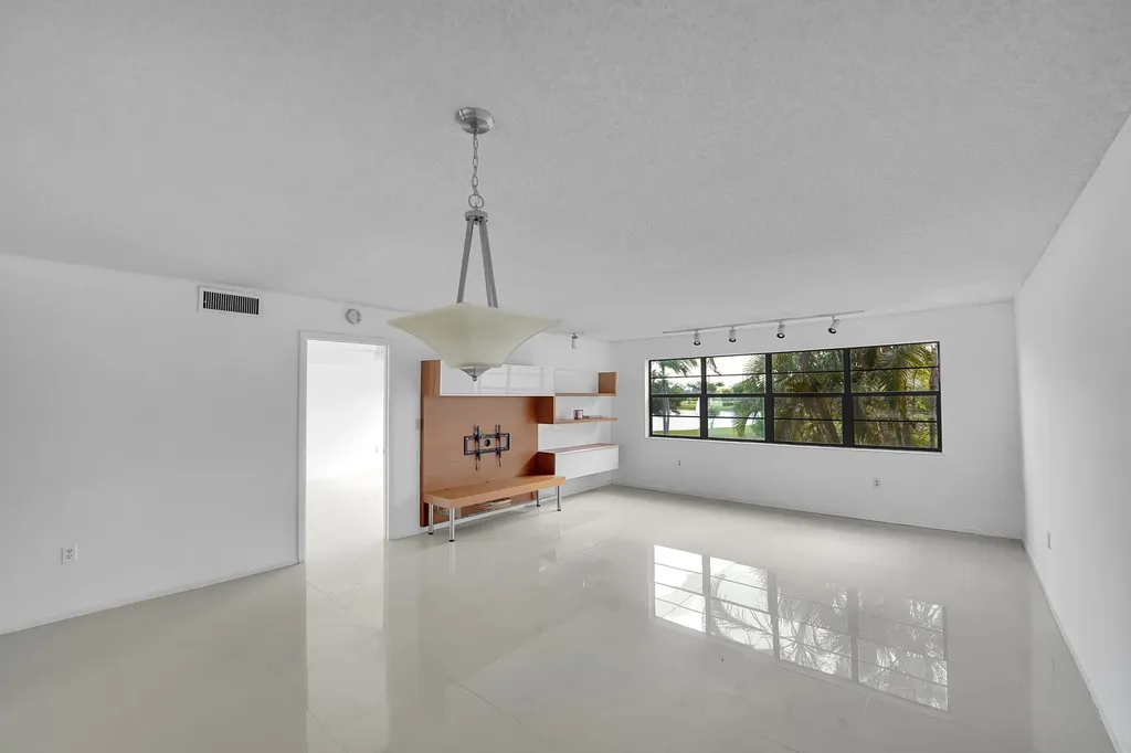 6654 Villa Sonrisa Drive Boca Raton FL 33433
