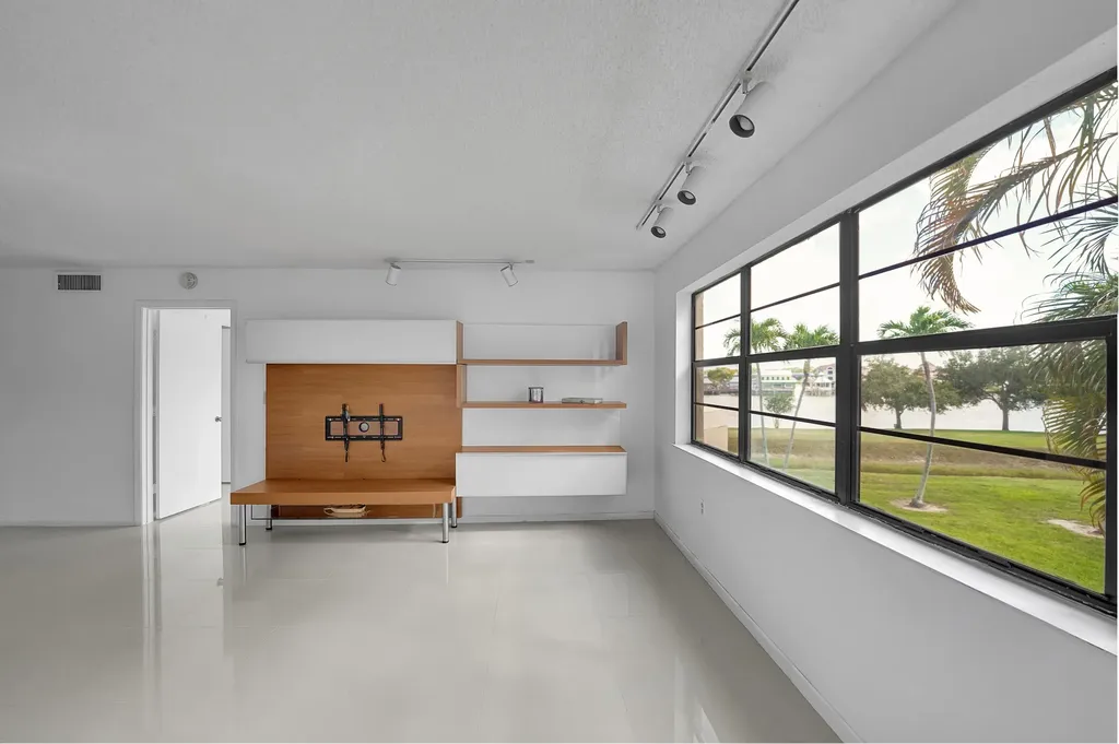 6654 Villa Sonrisa Drive Boca Raton FL 33433