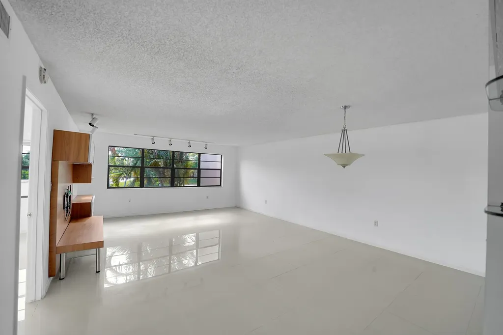 6654 Villa Sonrisa Drive Boca Raton FL 33433