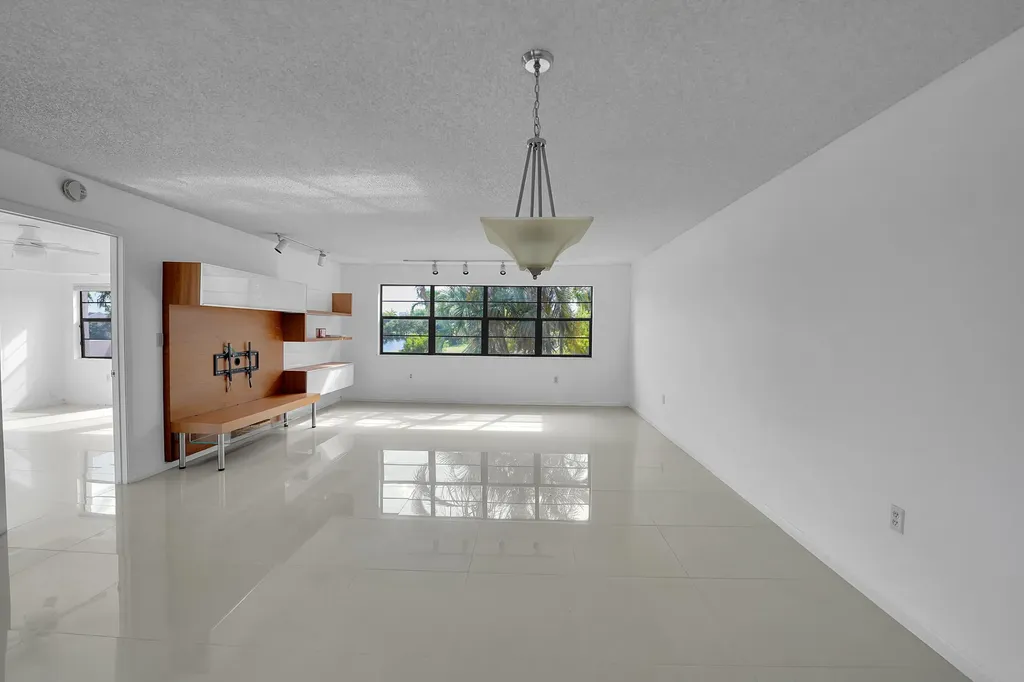 6654 Villa Sonrisa Drive Boca Raton FL 33433