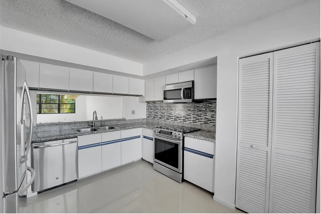 6654 Villa Sonrisa Drive Boca Raton FL 33433