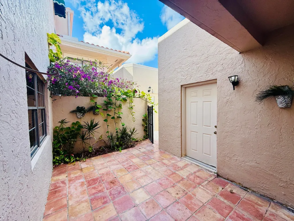 6654 Villa Sonrisa Drive Boca Raton FL 33433