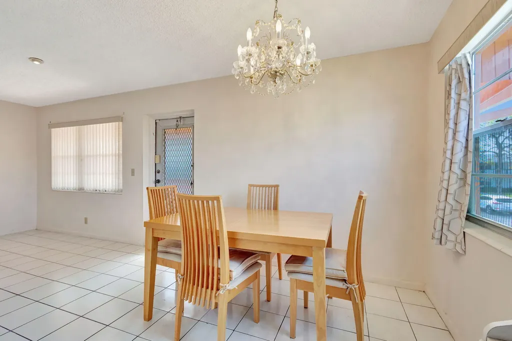 332 Sheffield N West Palm Beach FL 33417