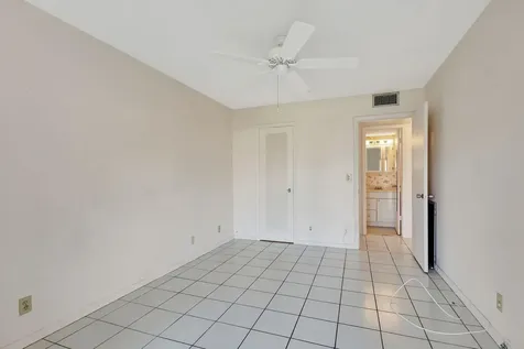 332 Sheffield N West Palm Beach FL 33417