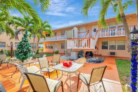 332 Sheffield N West Palm Beach FL 33417