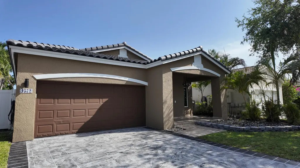 4572 SW 14th Street Deerfield Beach FL 33442