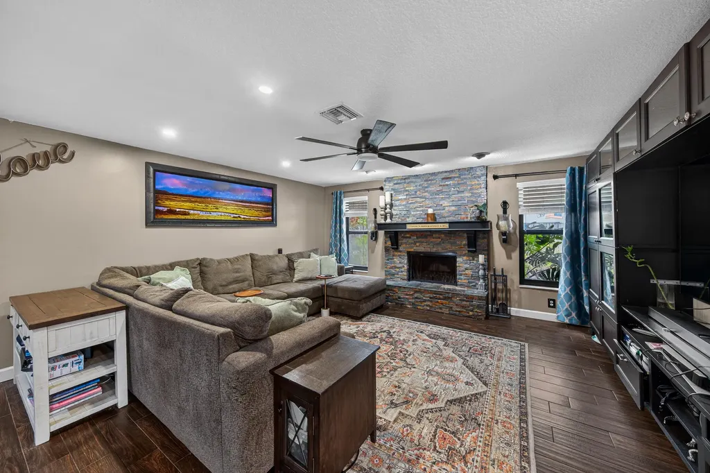 9696 NW 28th Place Coral Springs FL 33065