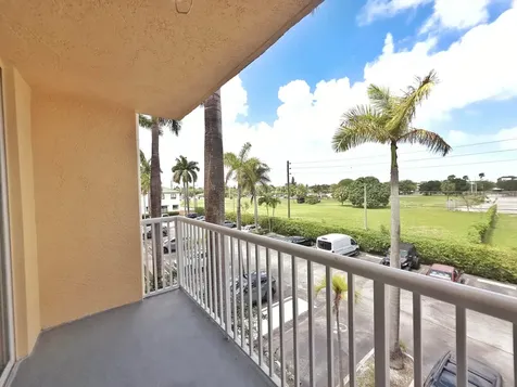 1341 SE 3rd Avenue Dania Beach FL 33004