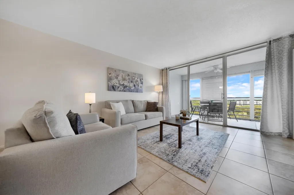 575 Oaks Lane Pompano Beach FL 33069