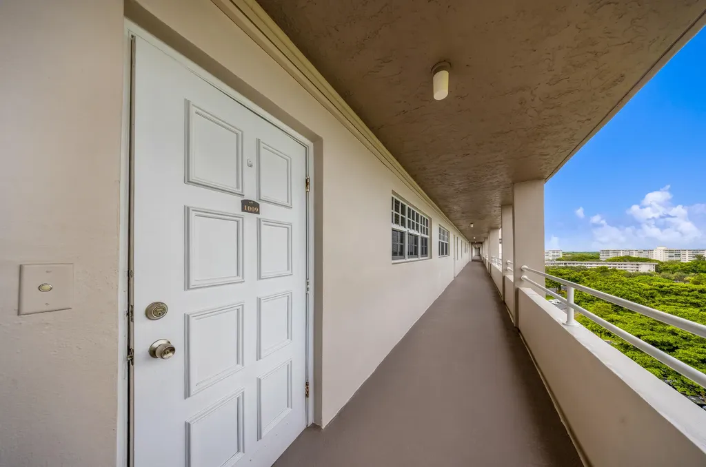 575 Oaks Lane Pompano Beach FL 33069