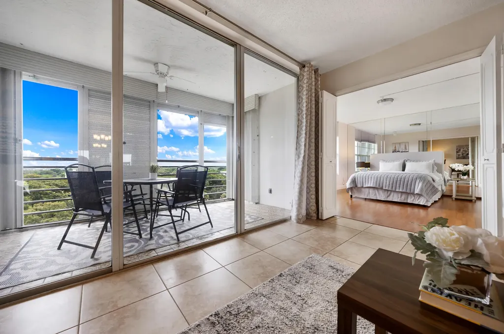 575 Oaks Lane Pompano Beach FL 33069
