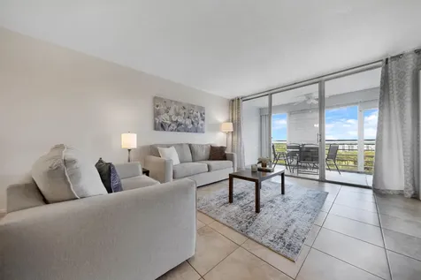 575 Oaks Lane Pompano Beach FL 33069