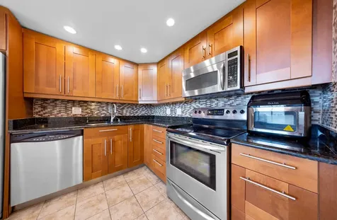 575 Oaks Lane Pompano Beach FL 33069