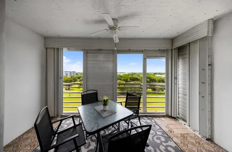 575 Oaks Lane Pompano Beach FL 33069