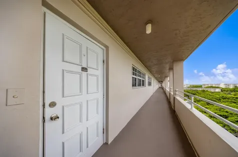 575 Oaks Lane Pompano Beach FL 33069