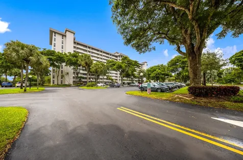 575 Oaks Lane Pompano Beach FL 33069