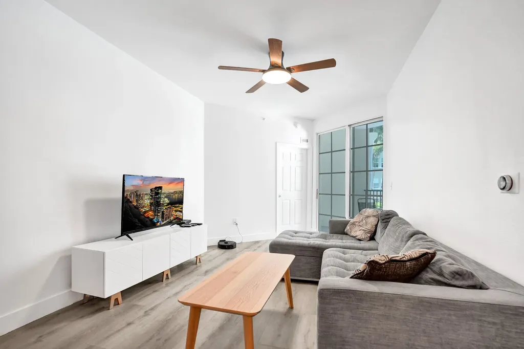 533 NE 3rd Avenue Fort Lauderdale FL 33301