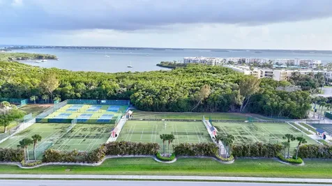 421 NE Plantation Stuart FL 34996