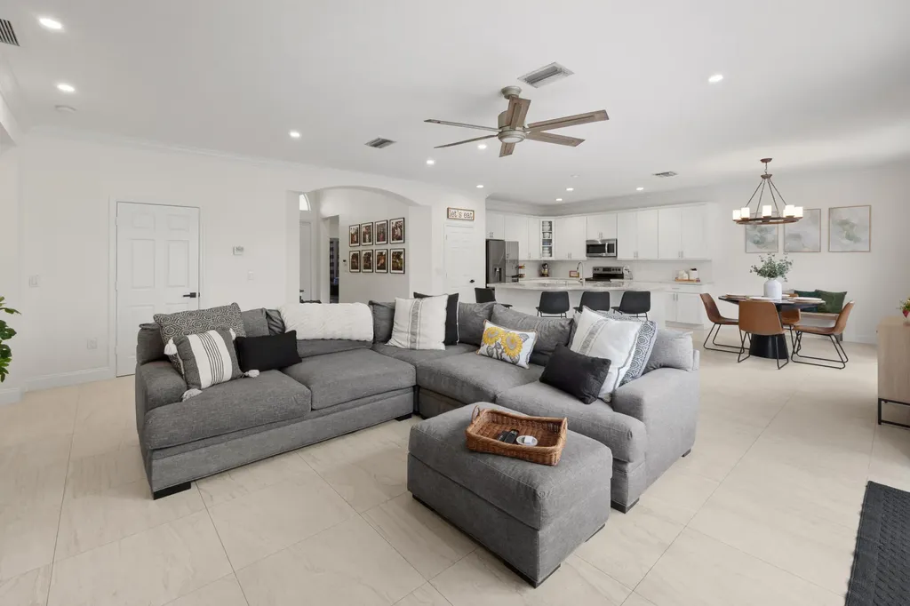 144 Bella Vista Way Royal Palm Beach FL 33411