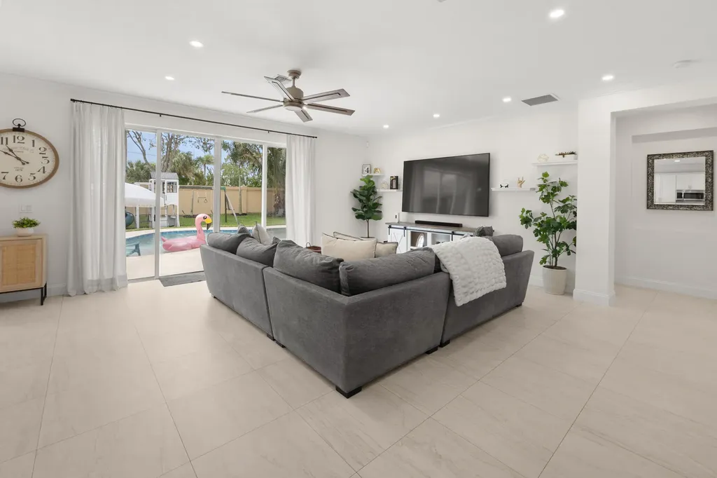 144 Bella Vista Way Royal Palm Beach FL 33411