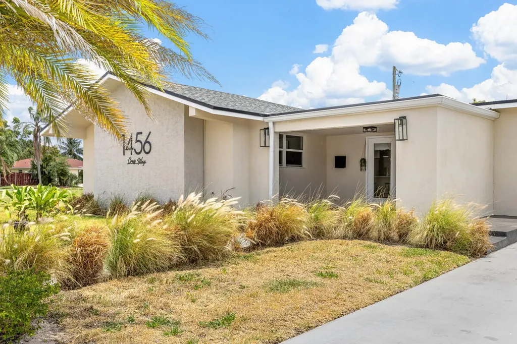 1456 Cross Way West Palm Beach FL 33401