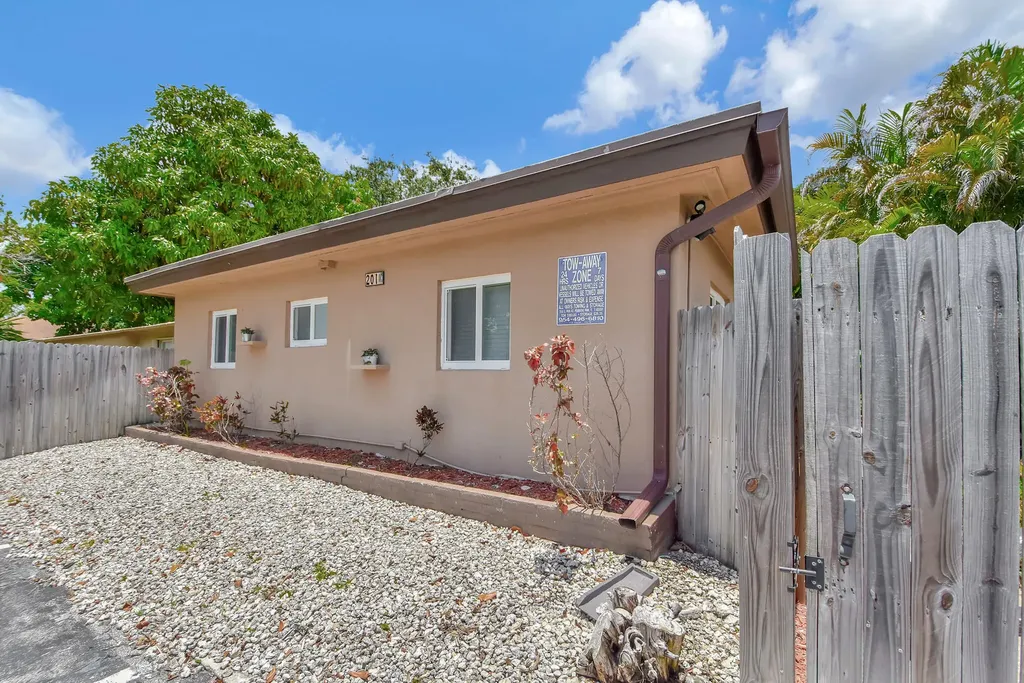 201 SE 23rd Street Fort Lauderdale FL 33316