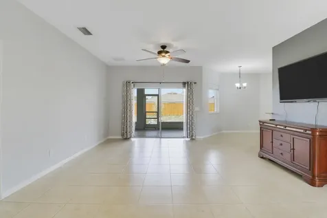 825 SW Mccracken Avenue Port St Lucie FL 34953