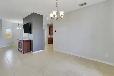 825 SW Mccracken Avenue Port St Lucie FL 34953