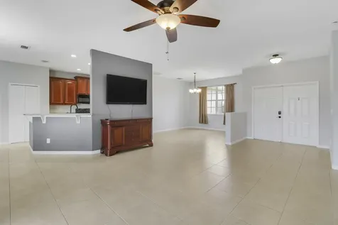 825 SW Mccracken Avenue Port St Lucie FL 34953