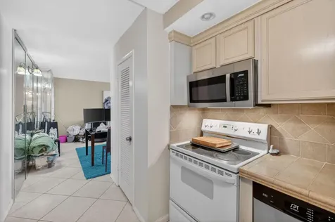12 NE 19th Court Wilton Manors FL 33305