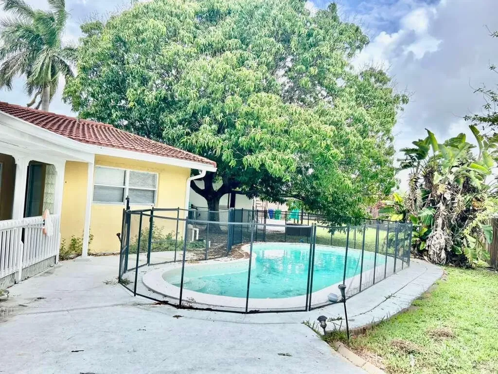 7608 NW 43rd Court Coral Springs FL 33065