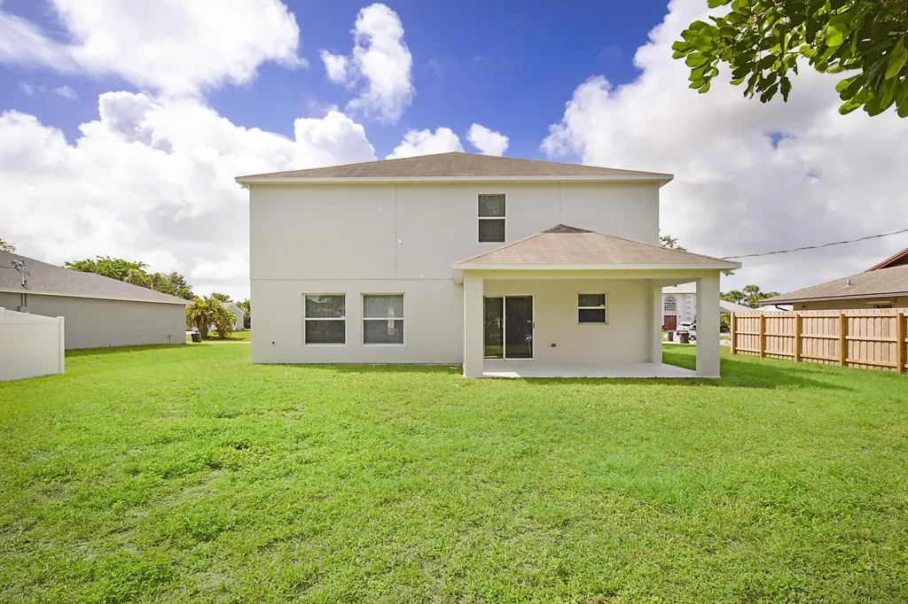617 SE Karrigan Terrace Port St Lucie FL 34983