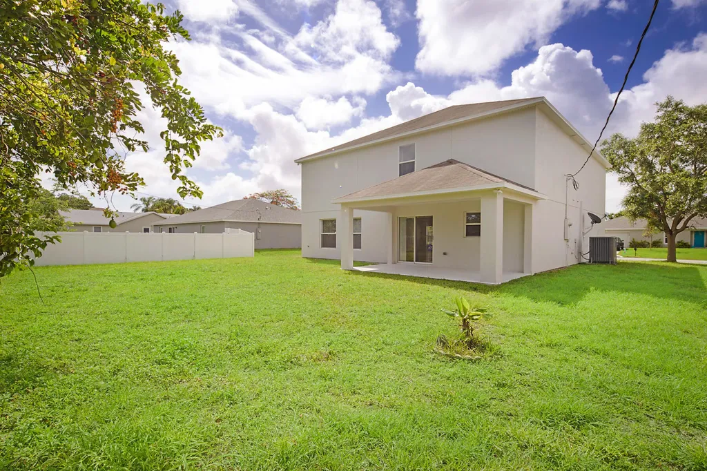 617 SE Karrigan Terrace Port St Lucie FL 34983
